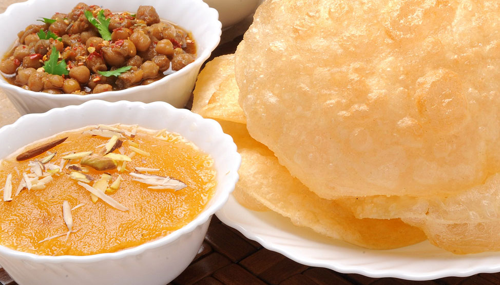 Suji Halwa Puri